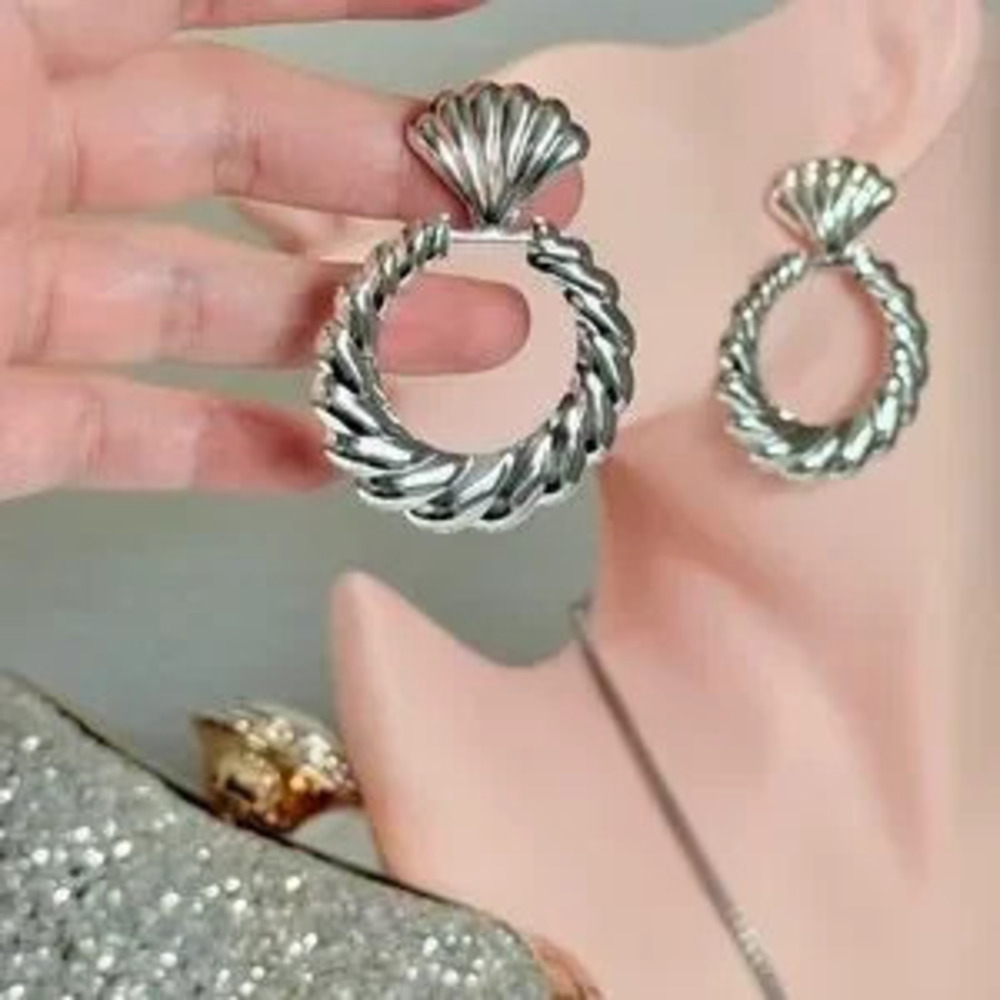 Silver Shell Design Earrings - Picture 7 of 7